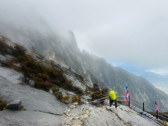 Traversing the slopes of Mount Kinabalu with ropes and ladders Image